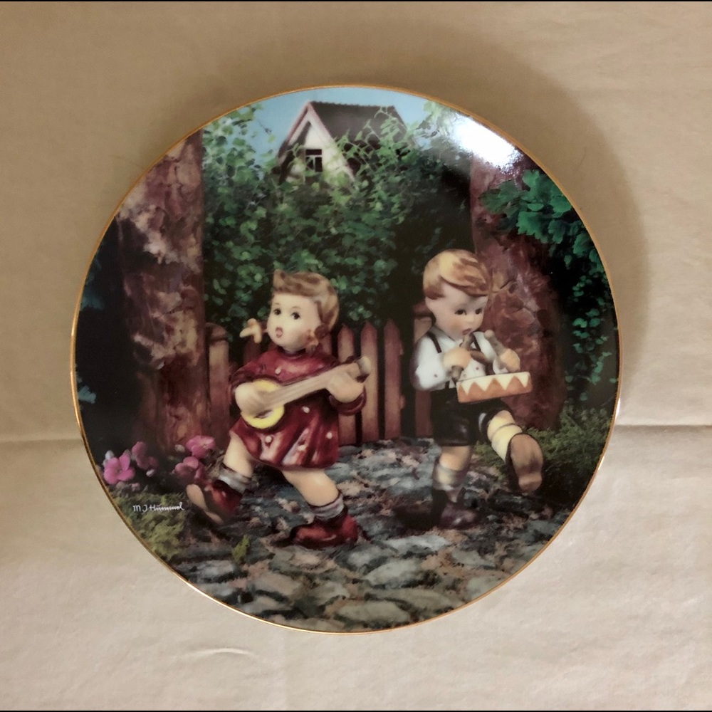 M.J. Hummel “Private Parade” Collectible Plate - Picture 2 of 6